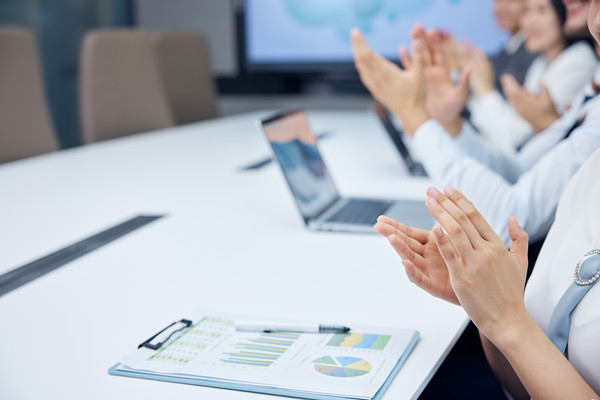 績(jī)效與獎(jiǎng)勵(lì)：掛鉤員工績(jī)效，激發(fā)工作熱情！