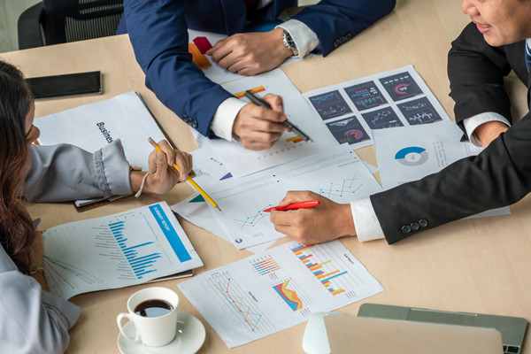 如何構建有效的集團風險管理框架，應對不確定性？