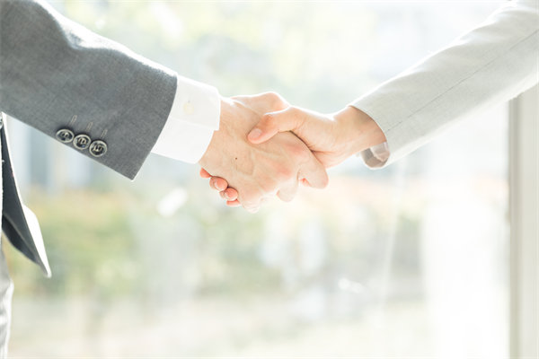 在戰(zhàn)略規(guī)劃實(shí)施中，如何確保資源有效配置與利用？