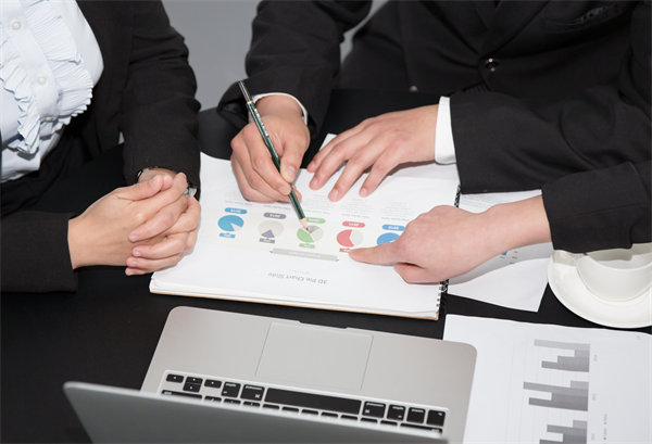 績效反饋如何有效溝通，避免誤解并激發員工潛能？