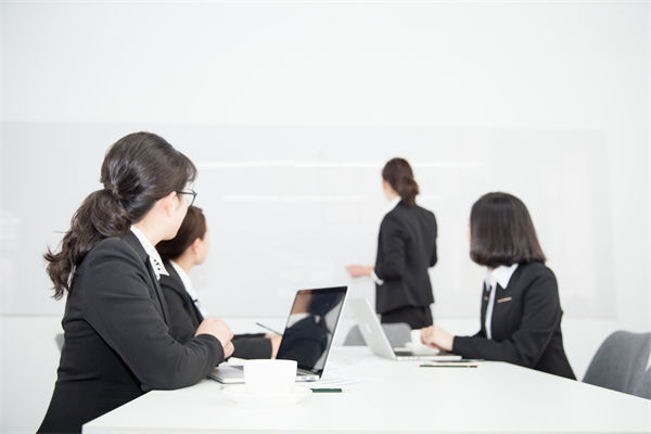 人力資源該管控還是賦能？多數(shù)企業(yè)都踩錯(cuò)了管理節(jié)奏！
