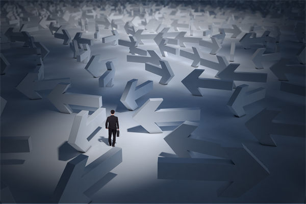 高層沉迷戰略藍圖，執行層落地時為何偏離航道？